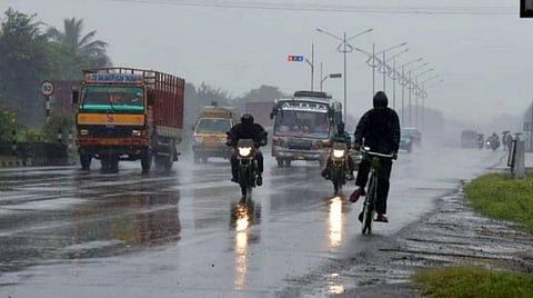 தமிழகம், புதுவையில் லேசான மழைக்கு வாய்ப்பு