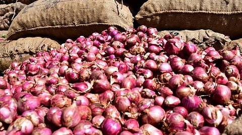 கோயம்பேடு சந்தையில் வரத்து அதிகரிப்பால் வெங்காயம் விலை தொடர்ந்து இறங்குமுகம்