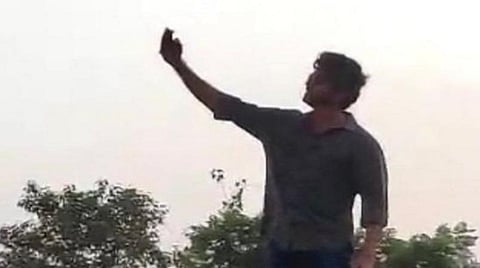 தான் எடுத்த செல்ஃபியை வெளியிட்டார் விஜய்