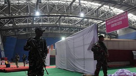 டெல்லி அக்‌ஷர்தாமில் வாக்கு எண்ணிக்கை மையத்தில் பாதுகாப்பு. | சந்தீப் சக்சேனா