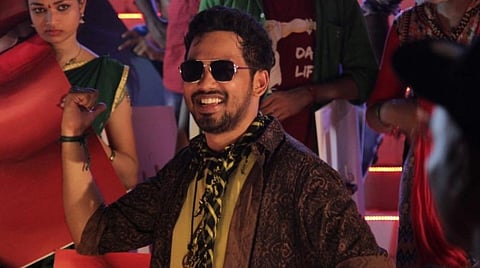 முதல் பார்வை: நான் சிரித்தால்