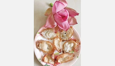 பூவெல்லாம் சமைத்துப்பார்!- தாமரைப்பூ அப்பளம்