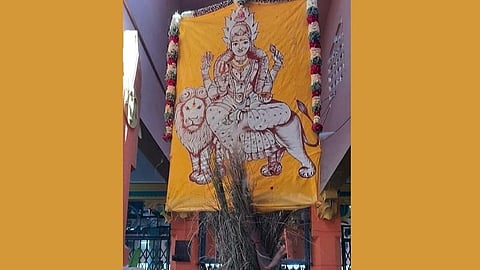 திண்டுக்கல் கோட்டை மாரியம்மன் கோயில் மாசிப்பெருந்திருவிழாவில் நடைபெற்ற கொடியேற்றம்