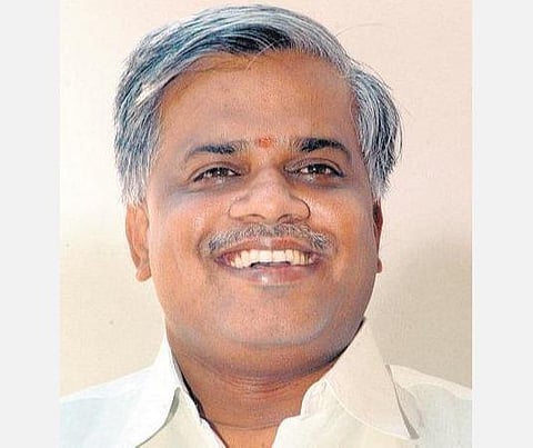 மறைந்த முதல்வர் ஜெயலலிதா பிறந்தநாள்: பிறந்த 9 குழந்தைகளுக்கு தங்க மோதிரம்- தளவாய் சுந்தரம் வழங்கினார்