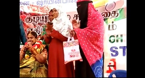 போராட்டக் களத்தில் வளைகாப்பு