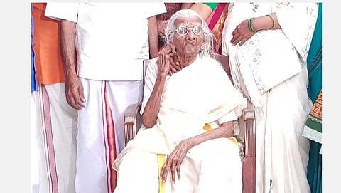 பிரதமர் மோடி பாராட்டிய 105 வயதான மூதாட்டிக்கு விரைவில் ஆதார் கார்டு