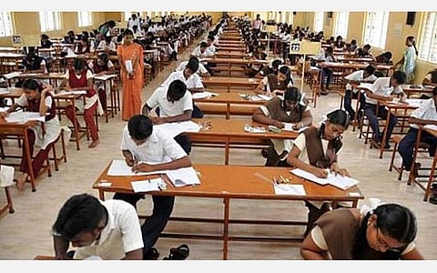 தேர்வுக்கு முன்னால் இனி மாணவர்கள் கையொப்பமிட்டால் போதும்: அரசு தேர்வுத் துறை