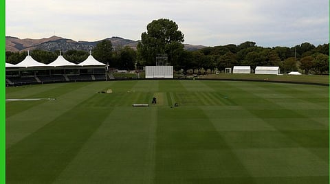 புற்கள் நிறைந்த கிறைஸ்ட் சர்ச் மைதானம் : படம் உதவி | ட்விட்டர்.