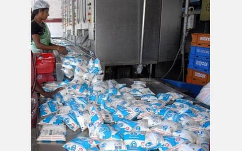 எண்ணெய், தயிர், பால் பாக்கெட் போன்ற சீலிடப்பட்ட பிளாஸ்டிக் உறைகளுக்கும் தடை விதிக்க அரசு பரிசீலனை- உயர் நீதிமன்றத்தில் தமிழக சுற்றுச்சூழல் துறை பதில் மனு