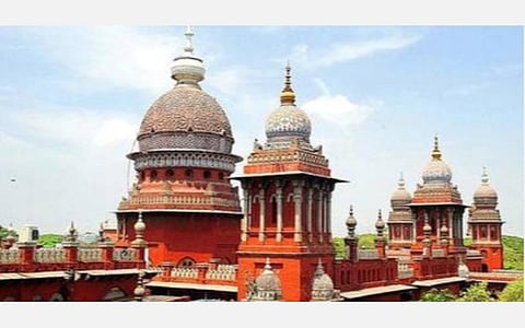 உயர் நீதிமன்ற வரலாற்றில் முதன்முறையாக 3 பெண் நீதிபதிகள் அடங்கிய முழுஅமர்வு- இன்று விசாரணை மேற்கொள்கின்றனர்