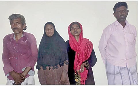 பாபநாசம் அருகே ஒன்றரை மாத பெண் குழந்தையைக் கொன்றதாகக் கைது செய்யப்பட்டவர்கள் (இடமிருந்து) அக்பர் அலி, மதீனா பீவி, பைரோஸ் பானு, முகமது தல்கா.