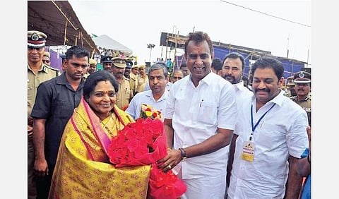 ஹாட் லீக்ஸ்: ஆளுநருக்கு அழைப்பு - அதுக்குள்ள ஒரு கணக்கு!