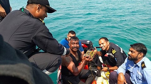 இலங்கையிலிருந்து தமிழகத்திற்குக் கடத்த முயன்ற 14 கிலோ தங்கம் பறிமுதல்: 2 இளைஞர்கள் கைது