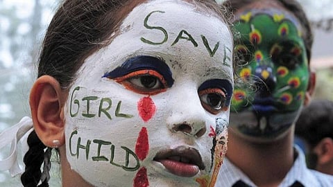 செக்கானூரணியில் பெண் குழந்தை உடல் தோண்டி எடுப்பு: தாய், தந்தை உட்பட 3 பேர் கைது- மீண்டும் தலைதூக்குகிறதா ‘சிசு’ கொலை?