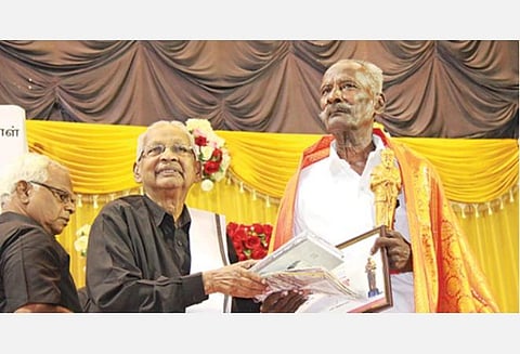 மாற்றுக் களம்: போராளி மற்றும் பத்திரிகையாளர்