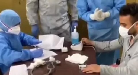 ராஜஸ்தானில் கரோனா வைரஸ் பரிசோதனை முடிவுகளை ஆய்வு செய்யும் மருத்துவ நிபுணர்கள்.