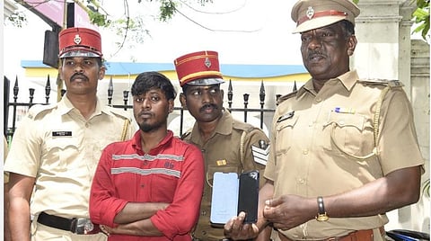 படம் எம்.சாம்ராஜ்