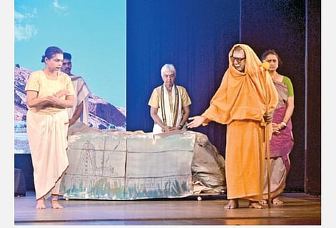 ‘நித்ய முக்தன்’ இசை நாடகத்தில் ஷீரடி சாய்பாபா மற்றும் காஞ்சி மகா பெரியவரின் அற்புதங்களை நிகழ்த்திக் காட்டிய சிறப்புத் திறன் குழந்தைகள்.