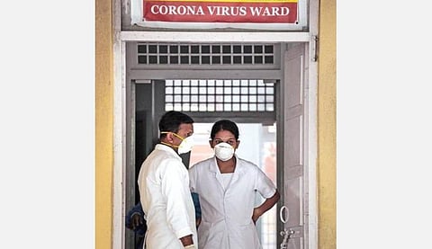 தனியார் மருத்துவமனைகளில் கோவிட்-19 வைரஸ் அறிகுறிகளுடன் ஏராளமானோர் சிகிச்சை