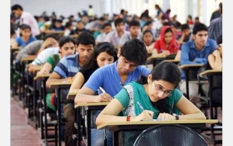 10, 12-ம் வகுப்புகளில் தமிழ்வழிக் கல்வி: அரசுப்பணியில் 20% இட ஒதுக்கீடு?