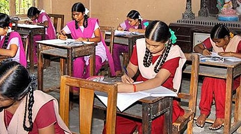 பிளஸ் 2 இயற்பியலில் 1 மதிப்பெண் வினாக்கள் கடினம்: சென்டம் எடுப்போர் எண்ணிக்கை குறையும்