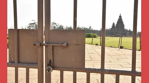 மூடப்பட்டுள்ள நிலையில் மாமல்லபுரம் கடற்கரை கோயில் வளாகம்.