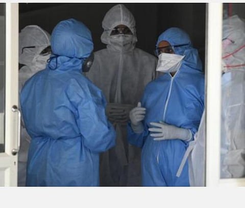 செய்த தவறையே மீண்டும் மீண்டும்  செய்கின்றனர்:  ஐரோப்பிய, அமெரிக்க மருத்துவர்கள் குறித்து சீன நிபுணர்கள் கவலையுடன் எச்சரிக்கை