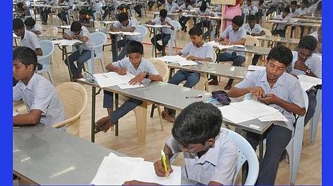 10-ம் வகுப்பு பொதுத்தேர்வு ஒத்திவைப்பு: முதல்வர் அறிவிப்பு