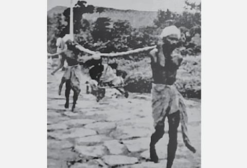 பழங்காலங்களில் டோலி மூலம் திருப்பதி அடிவாரத்தில் இருந்து பக்தர்கள் திருமலைக்கு அழைத்துச் செல்லப்பட்டனர்