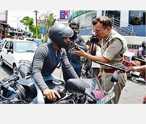 கேரளா லாக்-டவுன் 2வது நாளில் மேலும் 50 பேர் மீது வழக்கு: போலீஸார் தீவிர கண்காணிப்பு- வாக்குவாதம் செய்யும் குடிமக்கள்