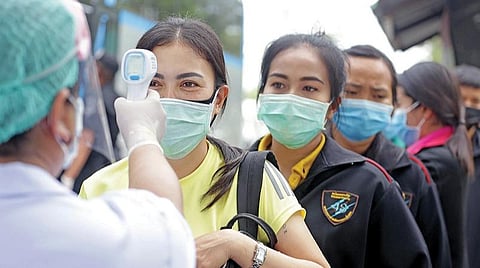 கதவைத் தட்டும் கரோனாவை வீட்டுக்குள் இருந்தே விரட்டியடிப்போம்