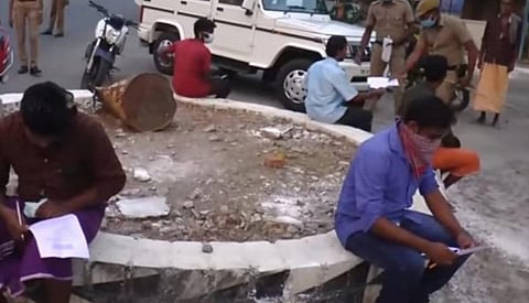 10 மதிப்பெண் கரோனா கேள்வித்தாள், திருக்குறள் ஒப்புவிப்பு: ஊரடங்கு உத்தரவை மீறியவர்களை லத்தியால் பதம் பார்க்காமல் புத்தியை பதம் பார்த்த குமரி போலீஸ்