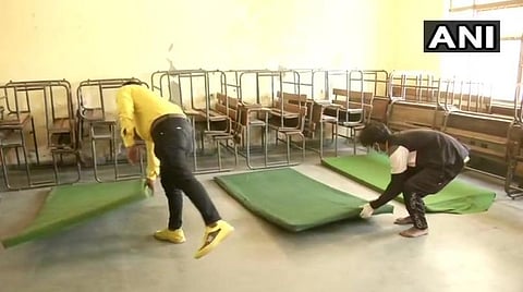 தங்கும் இடங்களாக மாறும் அரசுப் பள்ளிகள்: புலம் பெயர்ந்தவர்களுக்காக டெல்லி அரசு நடவடிக்கை