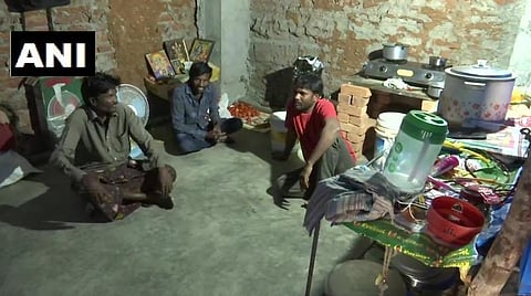 சொந்த ஊர்களுக்கு படையெடுக்கும் புலம் பெயர்ந்த தொழிலாளர்கள்: 14 நாட்கள் தனிமைப்படுத்த மத்திய அரசு உத்தரவு