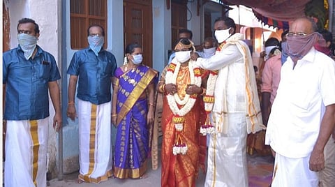 கரோனா அச்சுறுத்தல் எதிரொலி: பாளையங்கோட்டையில் 20 பேர் மட்டுமே பங்கேற்ற திருமணம்