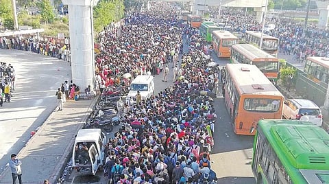 அடித்தட்டு மக்கள் மறக்கப்படுவது பெரும் மானுடத் துயரம்