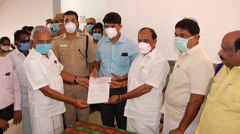 கோவில்பட்டி நகராட்சி அலுவலகத்தில் அமைச்சர் தலைமையில் கரோனா வைரஸ் தடுப்பு ஆலோசனைக் கூட்டம்