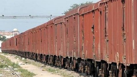 திருப்பரங்குன்றத்தில் சரக்கு ரயில் முன் பாய்ந்து இறந்தவருக்கு கரோனா பாதிப்பா?- போலீஸ் விசாரணை; ஆட்சியர் எச்சரிக்கை