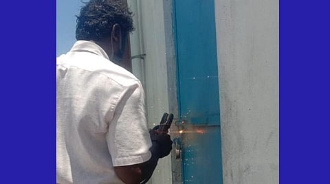 டாஸ்மாக் மதுக்கடைக் கதவுகளுக்கு வெல்டிங்!- சரக்கைக் காப்பாற்றத் திண்டாடும் ஊழியர்கள்