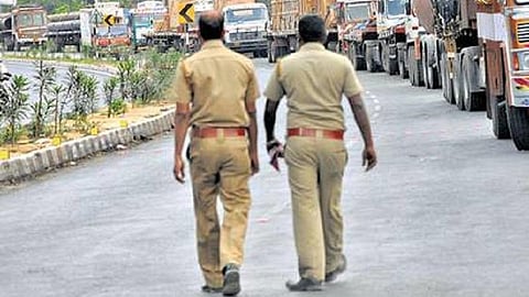 தமிழகத்தில் கரோனா தடுப்பு பாதுகாப்புப் பணியில் புலனாய்வுப் பிரிவு போலீஸார்: மூன்றில் ஒரு பகுதியினர் வரவழைப்பு