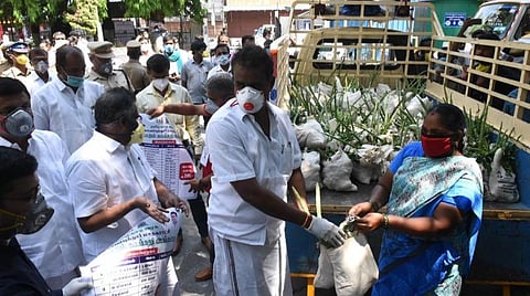 வாகனம் மூலம் காய்கறி விற்கும் திட்டம் தொடக்கம்.