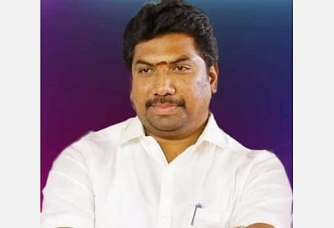 முதல்வர் நிவாரண நிதிக்கு ரூ.1 கோடி: ஓபிஎஸ்ஸின் இளைய மகன் வழங்கினார்