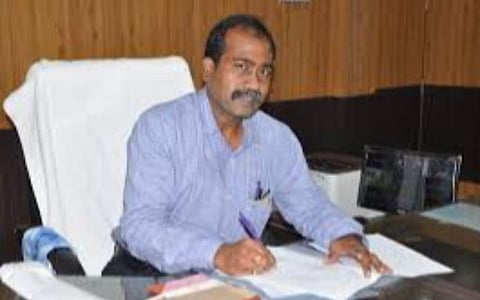 திருப்பத்தூரில் 3 பேருக்கு கரோனா தொற்று: கடைகளை மூட டிஎஸ்பி, வட்டாட்சியர் உத்தரவுக்கு ஆட்சியர் தடை- அதிகாரிகள் அதிருப்தி