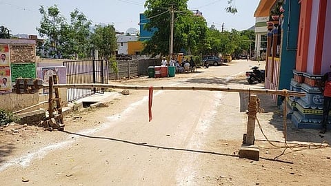 தேனியில் கரோனா முன்னெச்சரிக்கைக்காக கிராம எல்லைகள் அடைப்பு