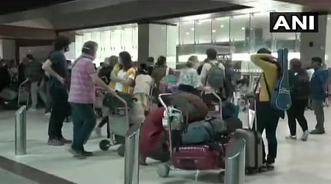 கேரளாவில் சிக்கியிருந்த பிரான்ஸ் நாட்டவர் 112 பேர்; ஏர் இந்தியா விமானம் மூலம் பாரீஸ் புறப்பட்டனர்