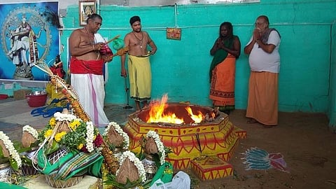கரோனா தொற்றிலிருந்து காக்க விருதுநகர் ஸ்ரீ மகா அமிர்த பஞ்சலிங்கேஸ்வரர் ஆலயத்தில் தன்வந்திரி ஹோமம்