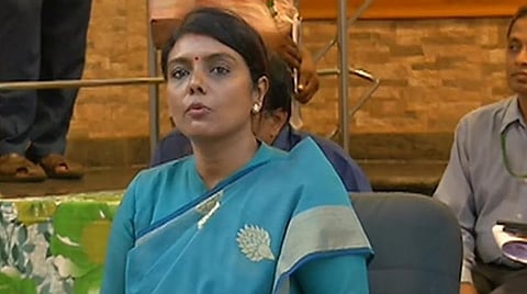 ஏழை மக்களுக்கு 1000 ரூபாய் போதுமா? - ட்விட்டரில் கேள்வி எழுப்பியவருக்கு பீலா ராஜேஷ் பதில்