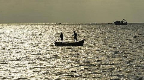 போதைக்காக குளிர்பானத்தில் லோஷனை கலந்து குடித்த 2 மீனவர்கள் உயிரிழப்பு