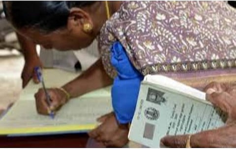 குடும்ப அட்டை இல்லாத திருநங்கைகளுக்கு 12 கிலோ அரிசி, பருப்பு, எண்ணெய்- தமிழகம் முழுவதும் 4 ஆயிரம் பேர் பயன் பெறுவர்