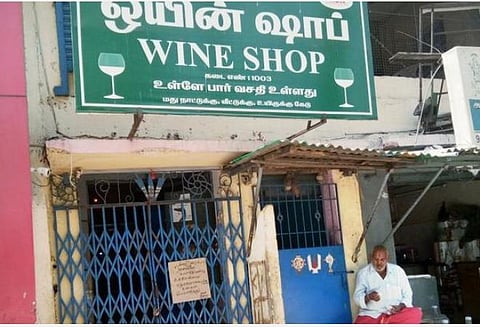 ஊரடங்கால் மது இல்லாமல் அவதி: மீண்டுவர செல்போனில் இலவச உதவி